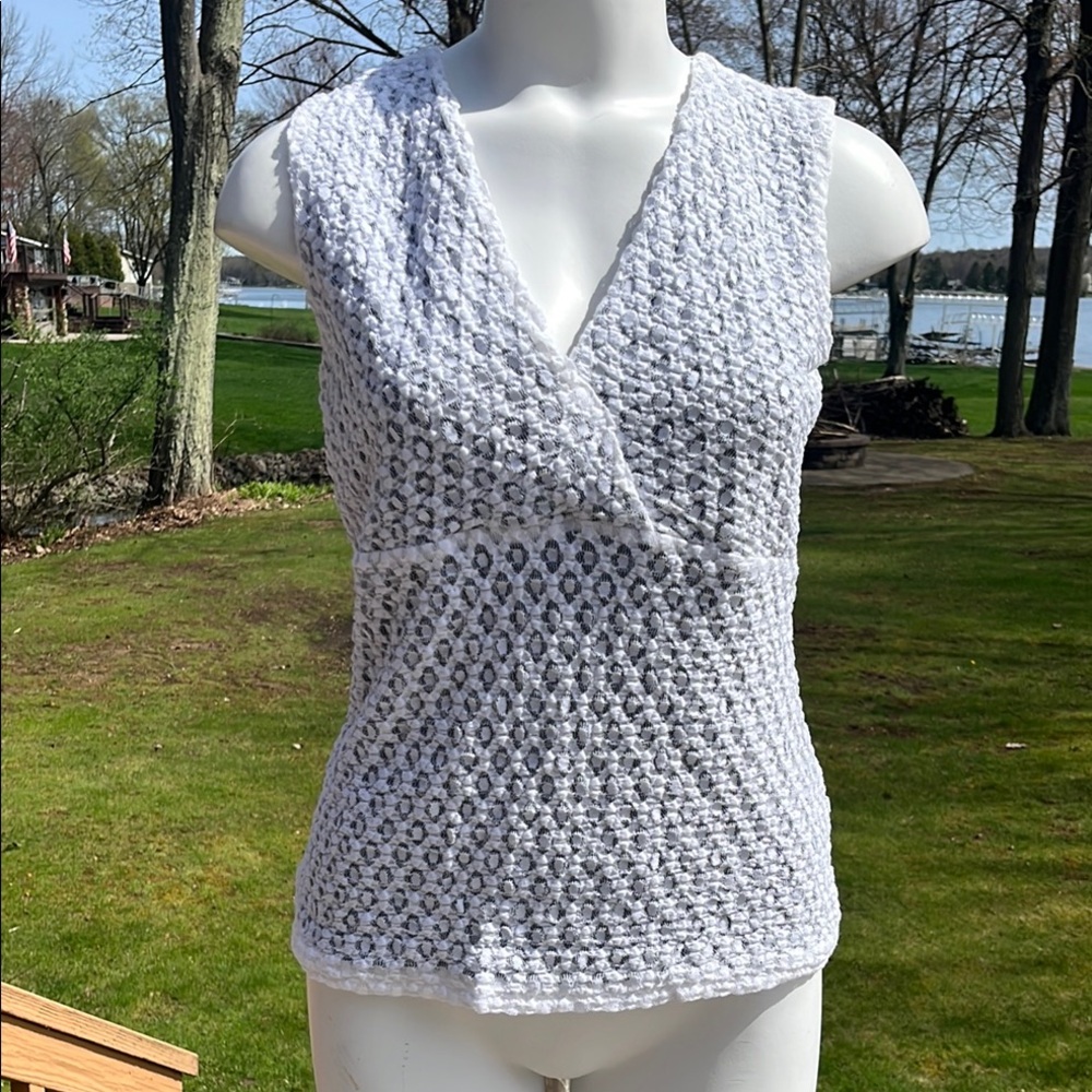 Josephine Chaus lace looking stretchy top M
